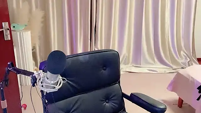 Snapshot of Daisy-77 chatting on 24, 2, 2025 Daisy-77 online show from 24, 2, 2025