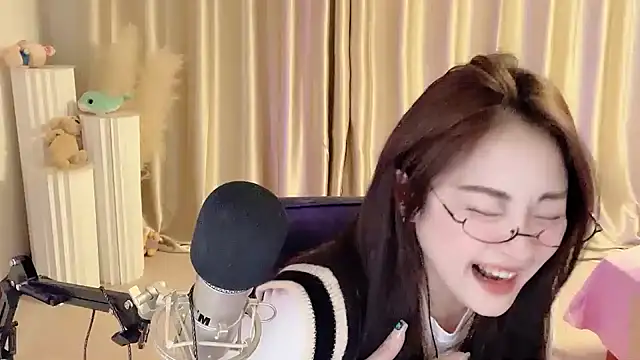 Snapshot of Daisy-77 chatting on 28, 2, 2025 Daisy-77 online show from 28, 2, 2025