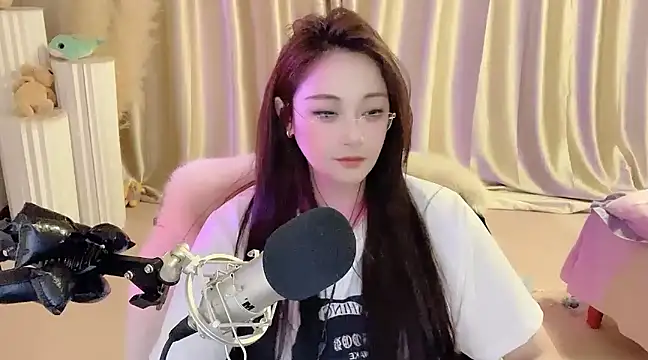 Snapshot of Daisy-77 chatting on 6, 3, 2025 Daisy-77 online show from 6, 3, 2025