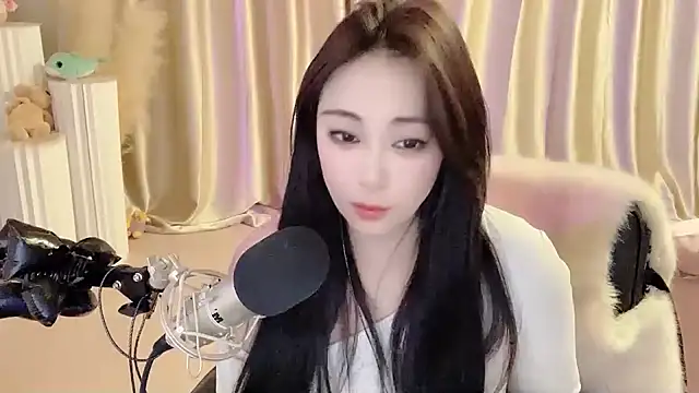 Snapshot of Daisy-77 chatting on 6, 3, 2025 Daisy-77 online show from 6, 3, 2025