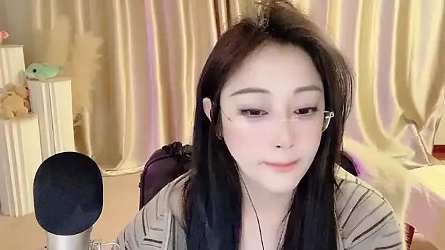 Snapshot of Daisy-77 chatting on 8, 3, 2025 Daisy-77 online show from 8, 3, 2025