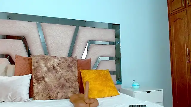 cintia hills online show from 22, 1, 2025