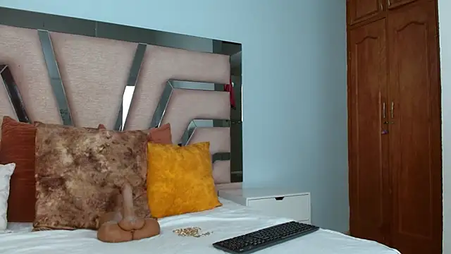 cintia hills online show from 11, 2, 2025