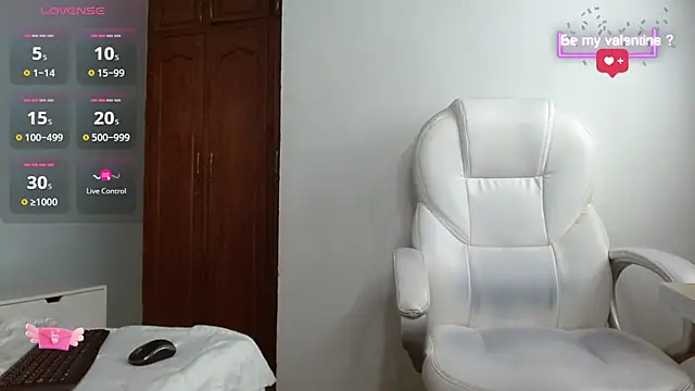 cintia hills online show from 4, 3, 2025