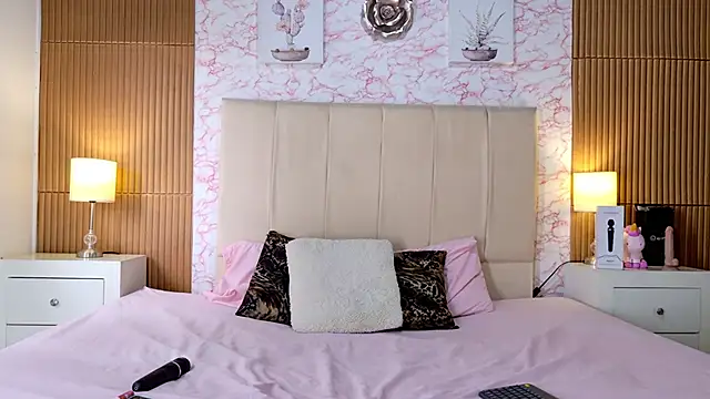 Snapshot of RileySkye chatting on 11, 10, 2025 RileySkye online show from 11, 10, 2025