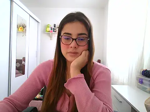 Snapshot of maliamiller chatting on 7, 7, 2026 maliamiller online show from 7, 7, 2026
