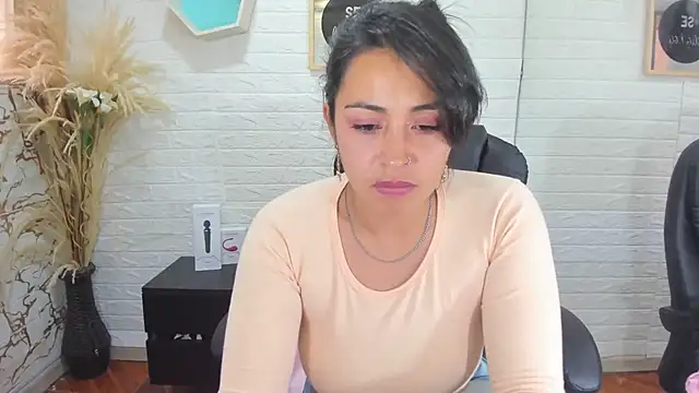 Aisha 09 online show from 21, 2, 2025