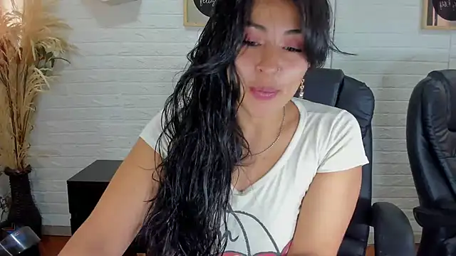 Aisha 09 online show from 5, 3, 2025