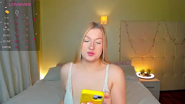 Emma  Leee online show from 7, 12, 2024