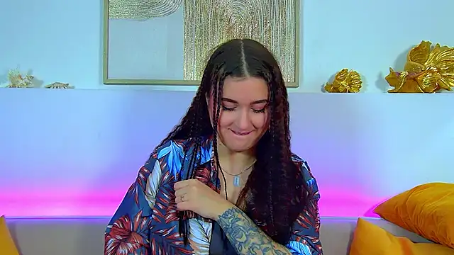 Snapshot of ChristinaMilton chatting on 4, 2, 2026 ChristinaMilton online show from 4, 2, 2026