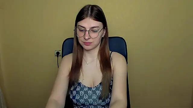 Luna Lush  online show from 8, 4, 2026