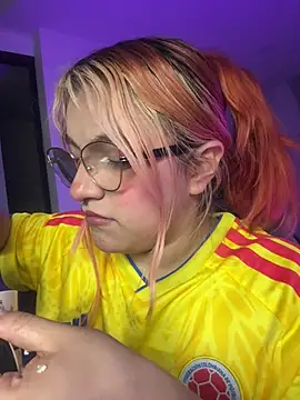 Snapshot of SophiaWeestt99 chatting on 4, 7, 2026 SophiaWeestt99 online show from 4, 7, 2026