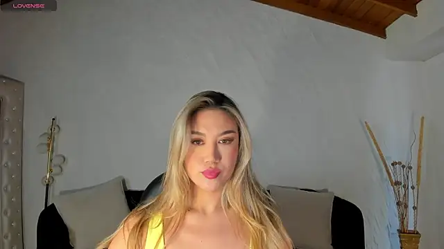 Snapshot of RebeccaHudson chatting on 25, 6, 2026 RebeccaHudson online show from 25, 6, 2026