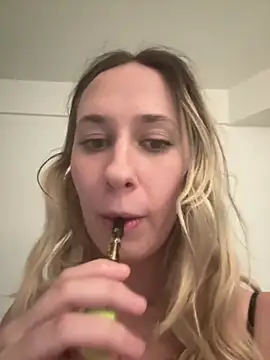 Snapshot of M1ssyk1ssy chatting on 19, 12, 2024 M1ssyk1ssy online show from 19, 12, 2024