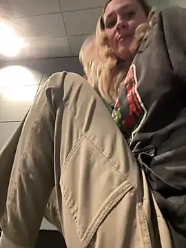 Snapshot of M1ssyk1ssy chatting on 6, 1, 2025 M1ssyk1ssy online show from 6, 1, 2025