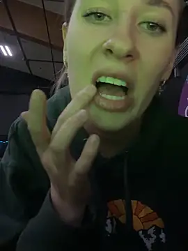 Snapshot of M1ssyk1ssy chatting on 5, 2, 2025 M1ssyk1ssy online show from 5, 2, 2025