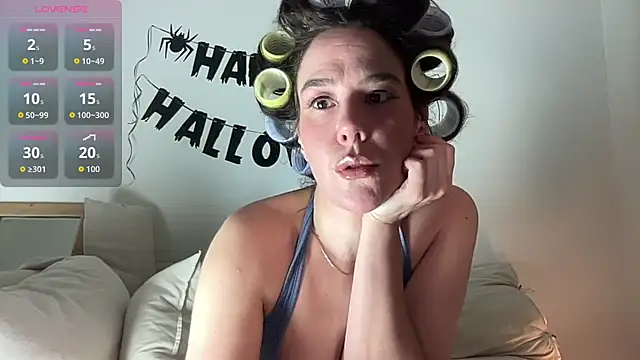 MilkyHoneyLullabies online show from 30, 10, 2025