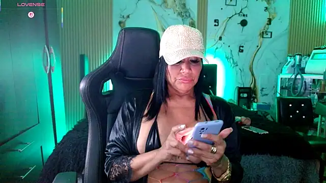 Snapshot of Demion_prince chatting on 24, 4, 2026 Demion prince online show from 24, 4, 2026