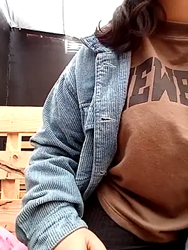 lara moon25 online show from 5, 3, 2025