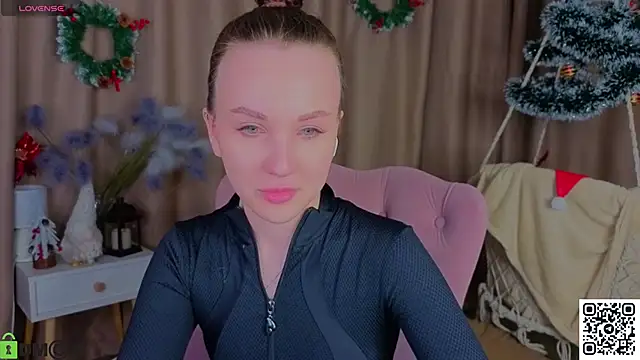 Snapshot of Wendy_mm chatting on 14, 12, 2025 Wendy mm online show from 14, 12, 2025