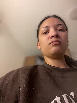Snapshot of baby_lizy chatting on 8, 5, 2026 baby lizy online show from 8, 5, 2026