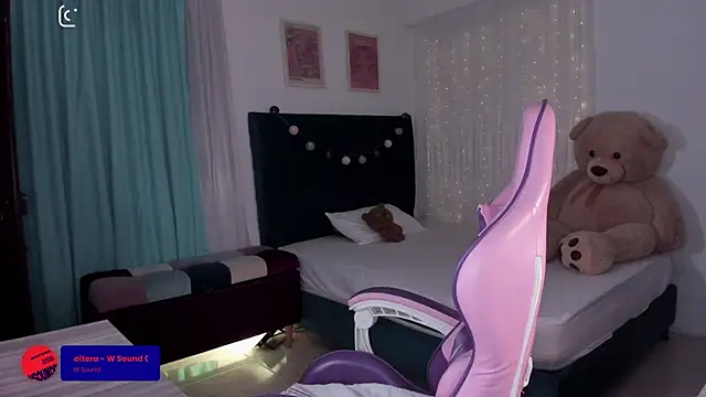 Snapshot of alice_guerin_ chatting on 7, 2, 2025 alice guerin online show from 7, 2, 2025