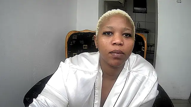 Snapshot of GoldenPussyXOXO chatting on 4, 4, 2026 GoldenPussyXOXO online show from 4, 4, 2026
