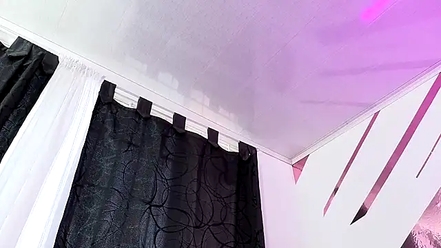 Kitten Hot  online show from 30, 10, 2025