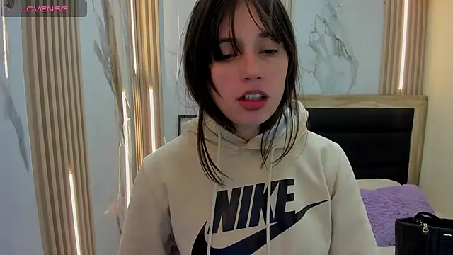 MAGNOLEROY online show from 15, 11, 2025