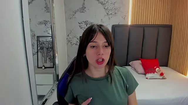 Snapshot of MAGNOLEROY chatting on 16, 12, 2025 MAGNOLEROY online show from 16, 12, 2025