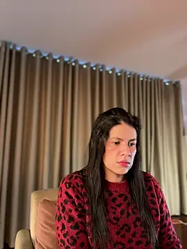Snapshot of Alice_Biel chatting on 7, 7, 2026 Alice Biel online show from 7, 7, 2026
