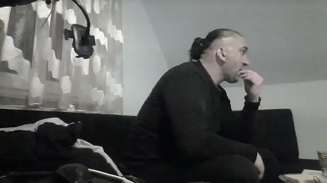 Snapshot of NewyorkDimi chatting on 12, 11, 2025 NewyorkDimi online show from 12, 11, 2025