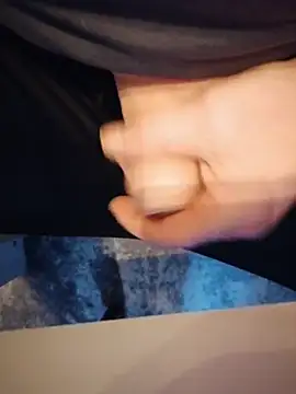 Snapshot of Warumnicht1980 chatting on 7, 11, 2025 Warumnicht1980 online show from 7, 11, 2025