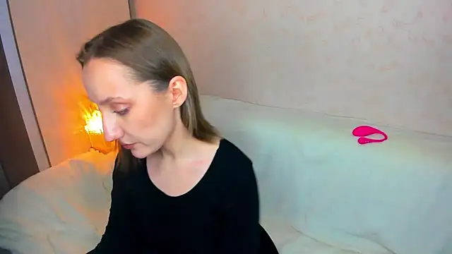 MelodyOfLovee online show from 4, 2, 2026