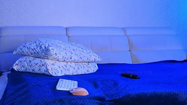 Snapshot of elsa_limerence chatting on 11, 1, 2025 elsa limerence online show from 11, 1, 2025