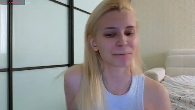 Snapshot of elsa_limerence chatting on 4, 3, 2025 elsa limerence online show from 4, 3, 2025