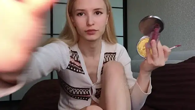 Snapshot of elsa_limerence chatting on 12, 9, 2025 elsa limerence online show from 12, 9, 2025