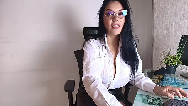 Snapshot of Zuzana21 chatting on 2, 2, 2026 Zuzana21 online show from 2, 2, 2026