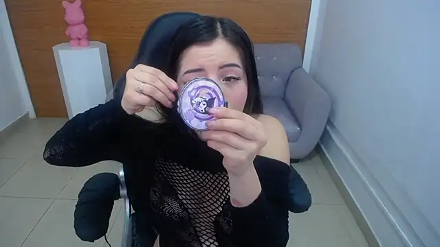 Snapshot of Chinatsu_t chatting on 18, 12, 2025 Chinatsu t online show from 18, 12, 2025