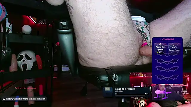 Snapshot of tuxedomasc_95 chatting on 4, 10, 2025 tuxedomasc 95 online show from 4, 10, 2025