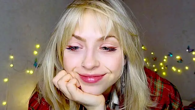 Snapshot of lavenderluxe chatting on 1, 1, 2025 lavenderluxe online show from 1, 1, 2025