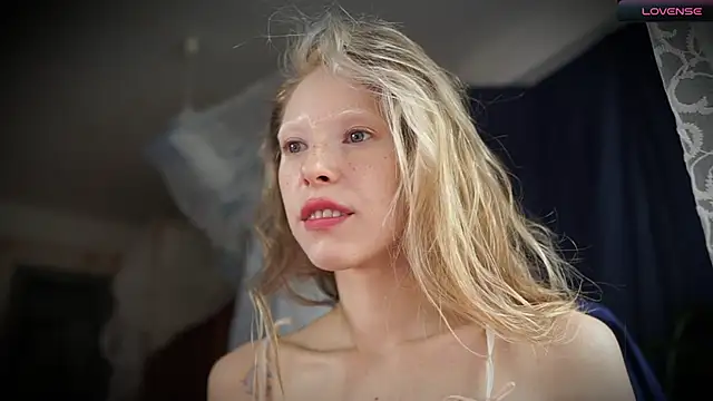  Phantom thread  online show from 10, 10, 2025