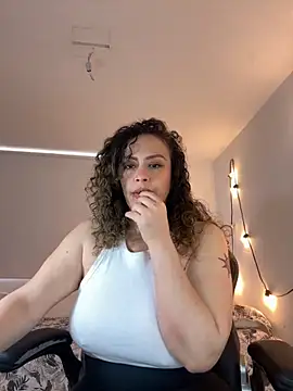 Snapshot of Elizabeth_Dupont chatting on 2, 11, 2025 Elizabeth Dupont online show from 2, 11, 2025