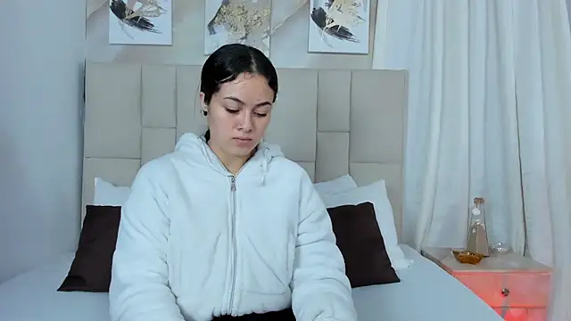 Jaslyn  Smith online show from 9, 1, 2025