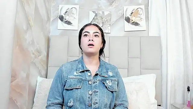 Jaslyn  Smith online show from 30, 9, 2025