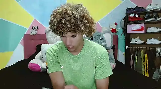 Snapshot of tylor_boy chatting on 8, 1, 2025 tylor boy online show from 8, 1, 2025