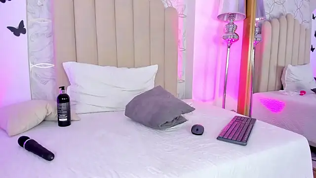 Snapshot of PollyGrey_ chatting on 1, 2, 2025 PollyGrey online show from 1, 2, 2025