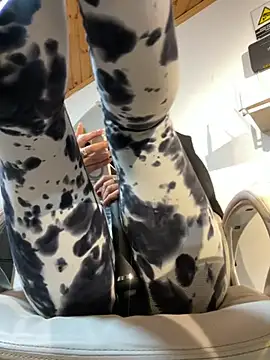 Milff parkerrr online show from 7, 3, 2025