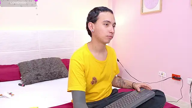 Snapshot of MARCUS_AND_HIKARY chatting on 13, 1, 2025 MARCUS AND HIKARY online show from 13, 1, 2025