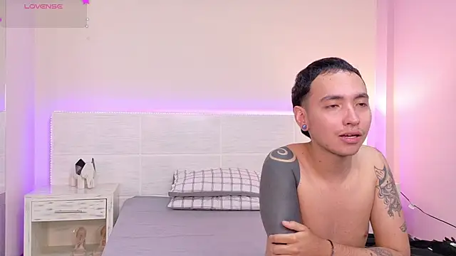 Snapshot of MARCUS_AND_HIKARY chatting on 1, 2, 2025 MARCUS AND HIKARY online show from 1, 2, 2025